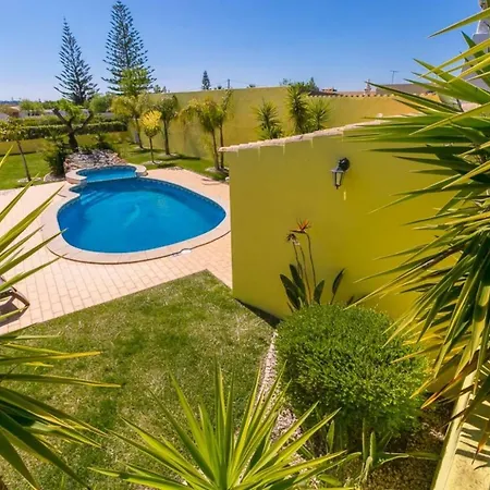 Casa Amendoeira Villa *